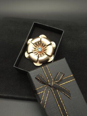 Vintage Flower Power Chunky Gold Tone Layered Petal Brooch